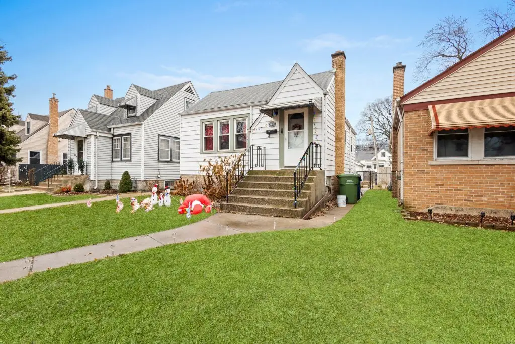 9427 S Utica Avenue, Evergreen Park, IL 60805 - Image #1