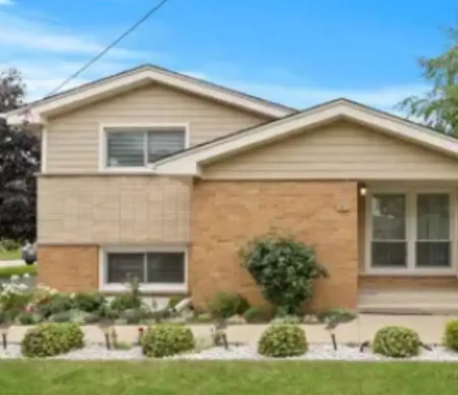 7901 W 93rd Street, Hickory Hills, IL 60457 - #3