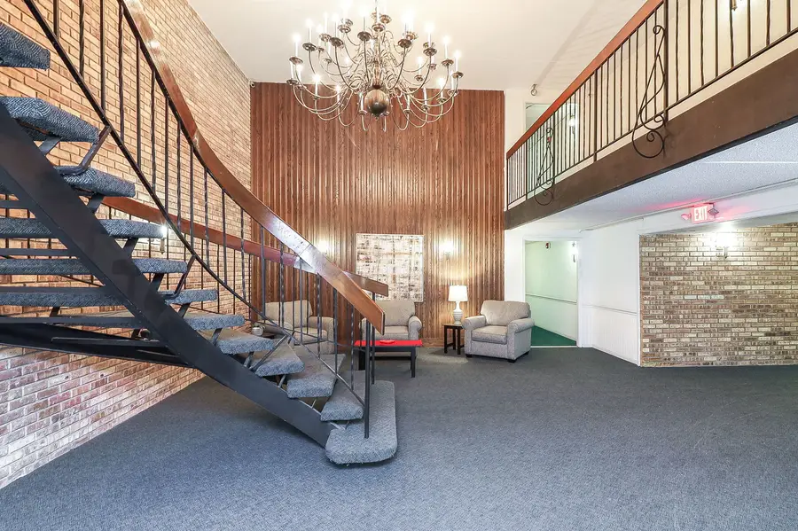 475 N Cass Avenue #202, Westmont, IL 60559 - #2