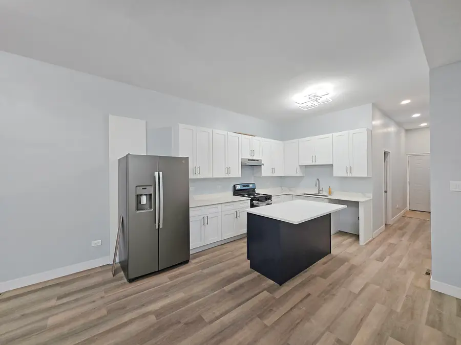 3045 S Lock Street, Chicago, IL 60608 - Image #2