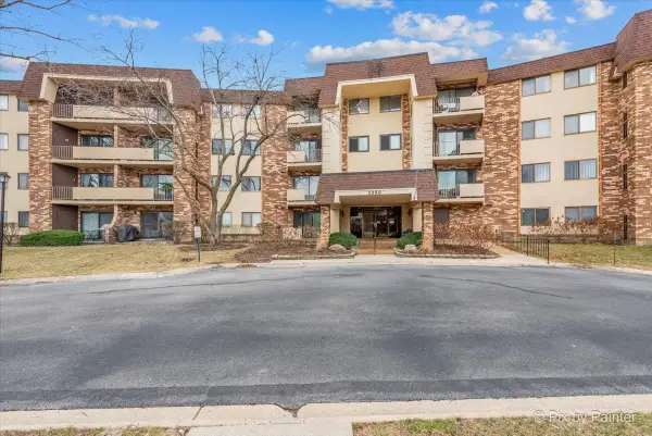 3350 N Carriageway Drive #411, Arlington Heights, IL 60004