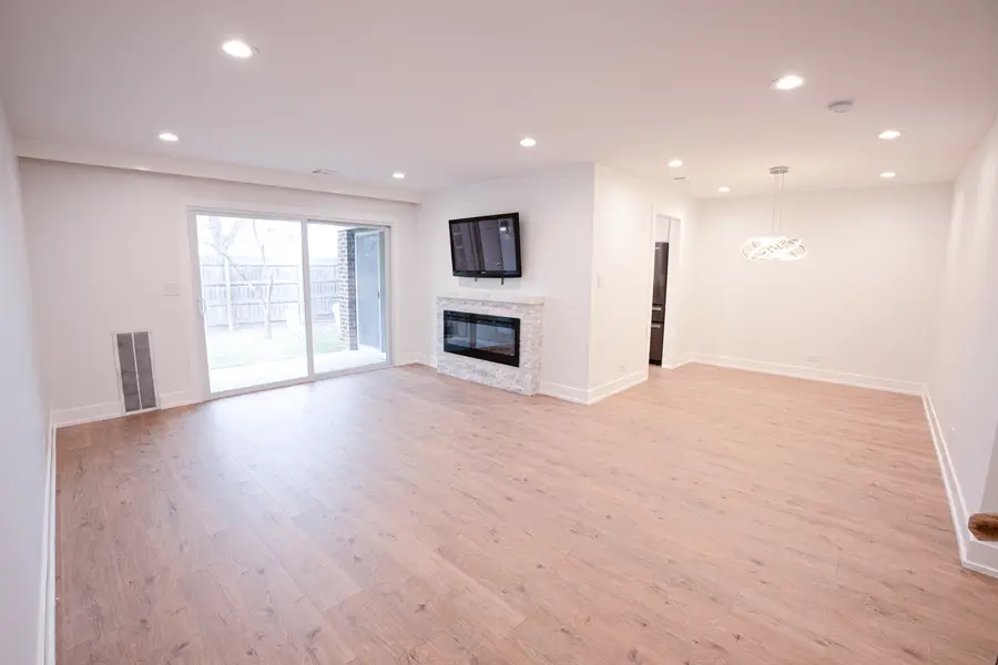 916 Surrey Drive #1A, Schaumburg, IL 60193 - #2