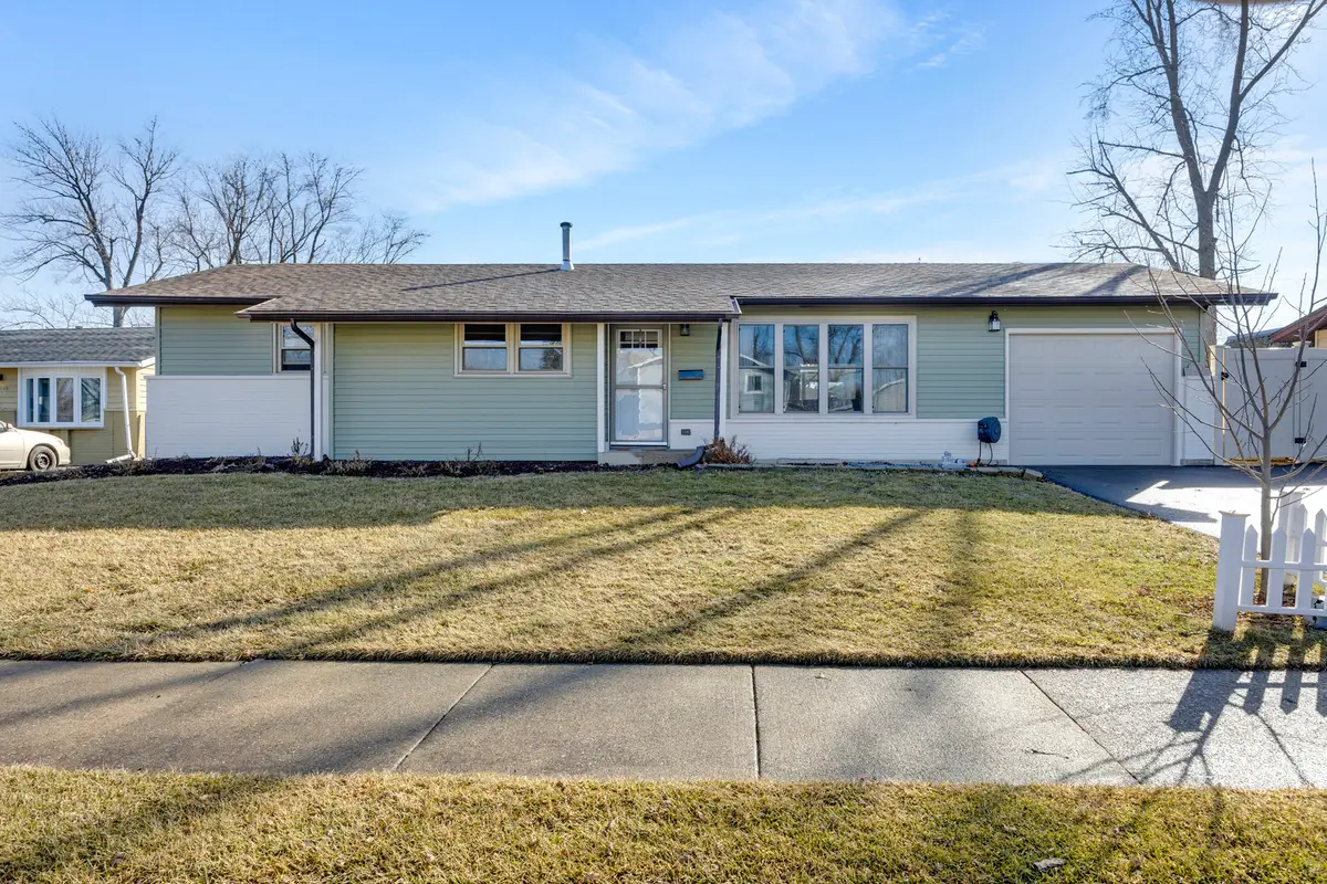 14817 El Vista Avenue, Oak Forest, IL 60452 - #1