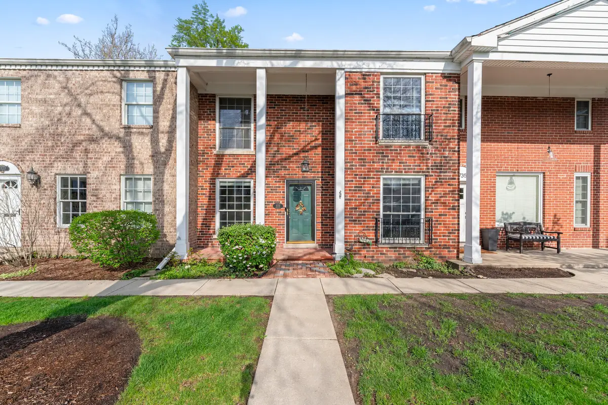 5731 Sutton Place, Hinsdale, IL 60521 - Image #1