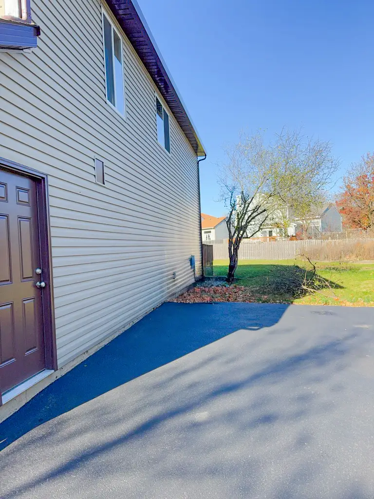 Address Withheld By Seller, Lake In The Hills, IL 60156 - Image #3