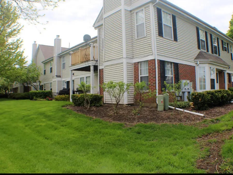 325 Green Knoll Lane #325, Streamwood, IL 60107 - #3