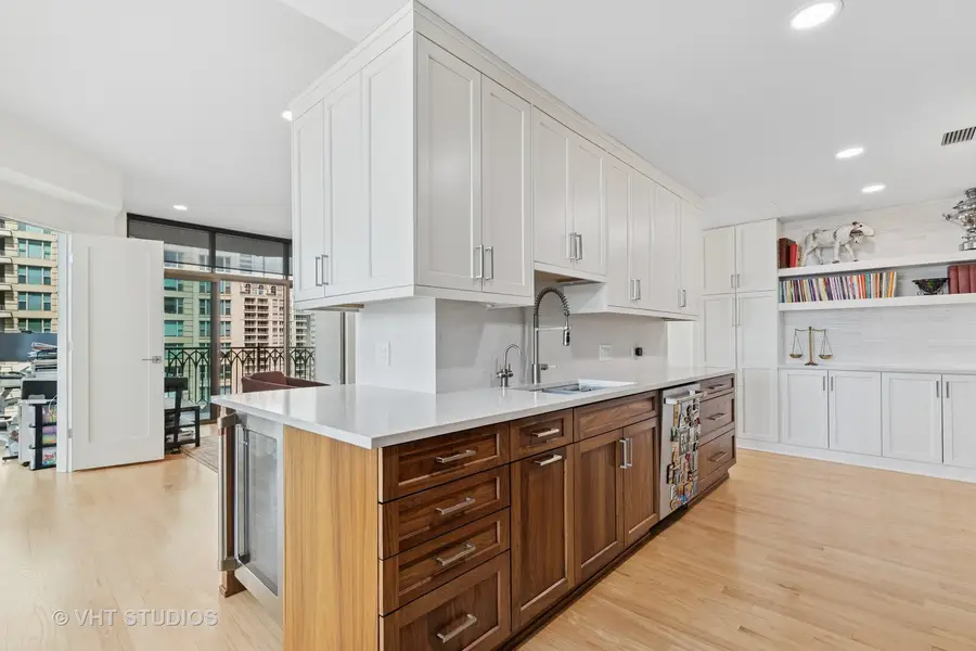 21 E Huron Street #1806, Chicago, IL 60611 - Image #3