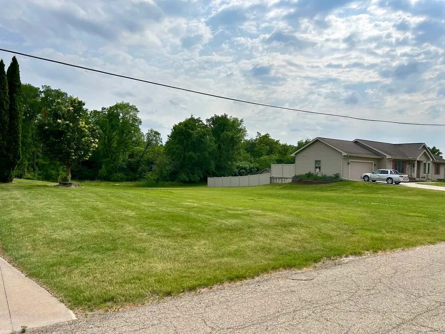 511 W Washington Street, Utica, IL 61373 - #3