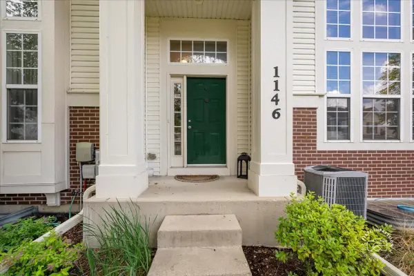1146 Kilbery Lane #1146, North Aurora, IL 60542