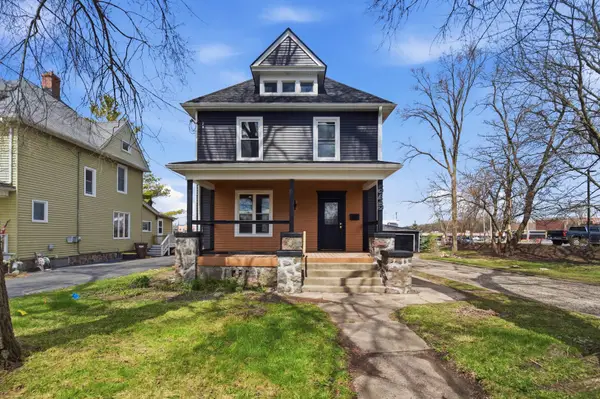 645 E Calhoun Street, Woodstock, IL 60098