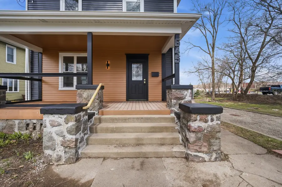 645 E Calhoun Street, Woodstock, IL 60098 - #3