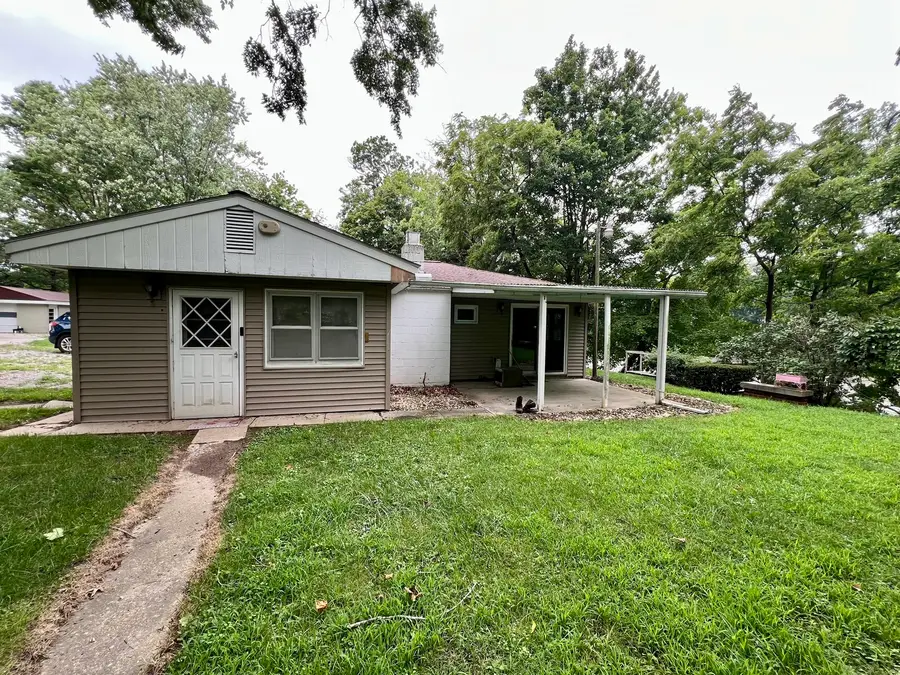 509 Lakeshore Drive, Oakland, IL 61943 - Image #2