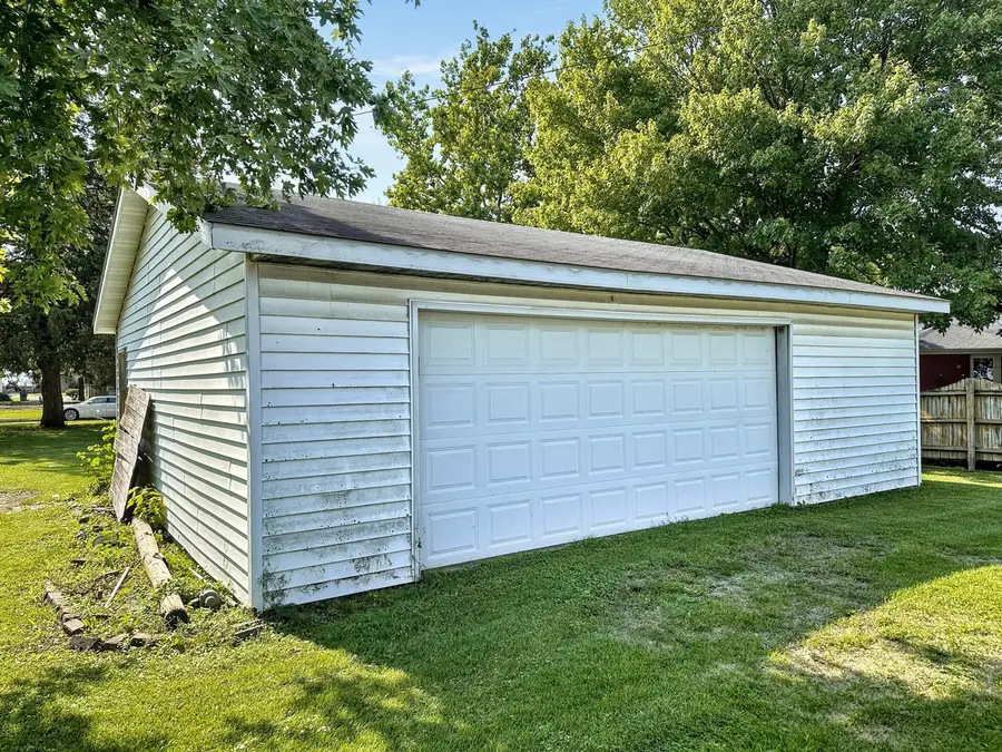 615 S Central Street, Gilman, IL 60938 - #2