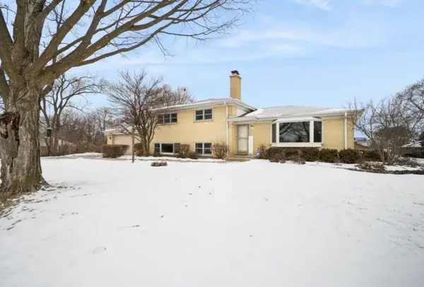 590 E Capri Drive, Palatine, IL 60074