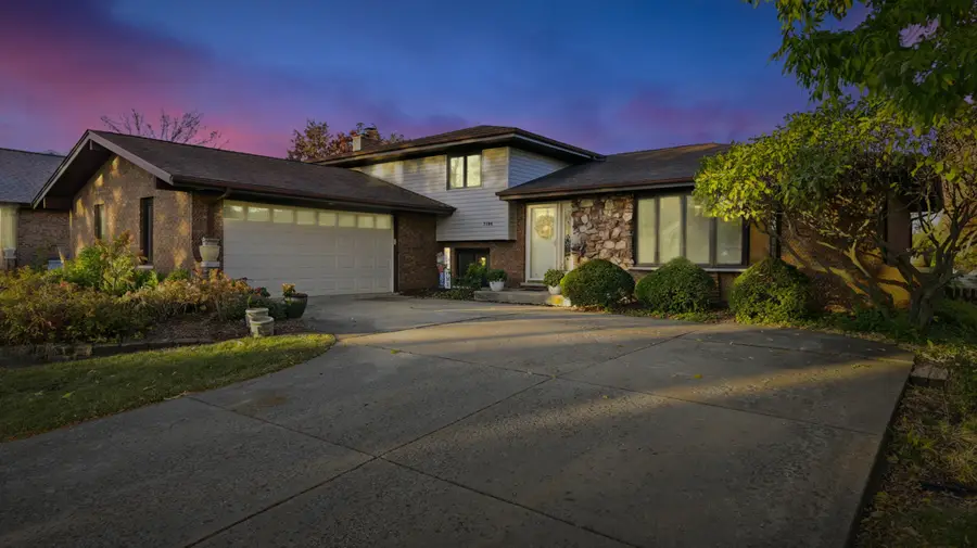7104 Kidwell Road, Downers Grove, IL 60516 - Image #2