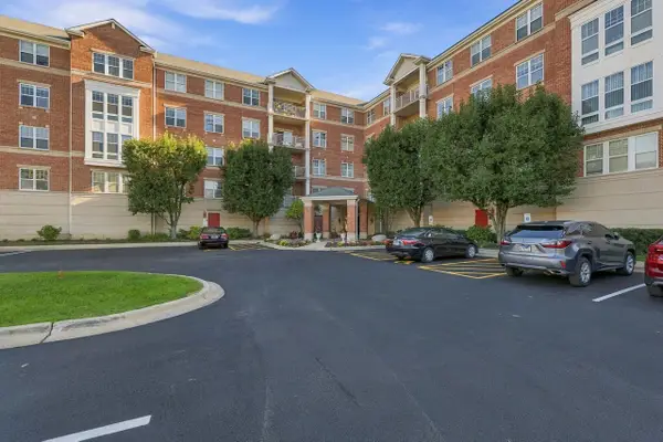 101 Pointe Drive #203, Northbrook, IL 60062