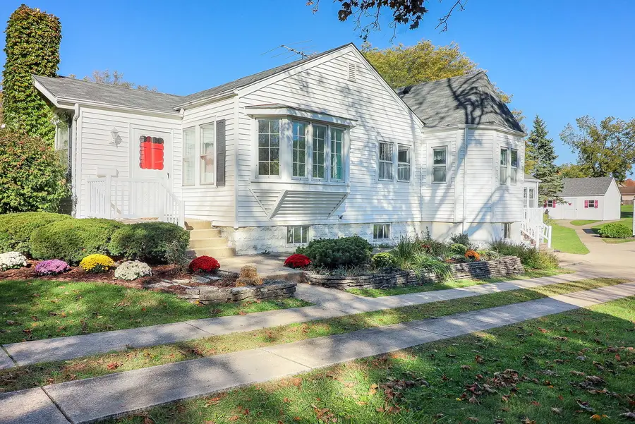 635 S Finley Road, Lombard, IL 60148 - Image #2