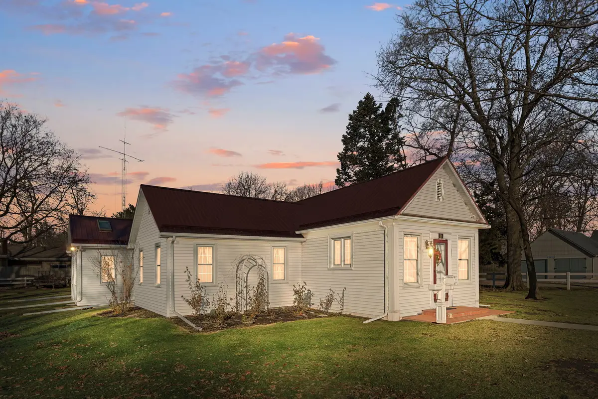 516 W 2nd Street, Momence, IL 60954 - #1