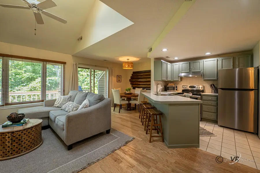 106 Walnut Hill Drive, Galena, IL 61036 - Image #2