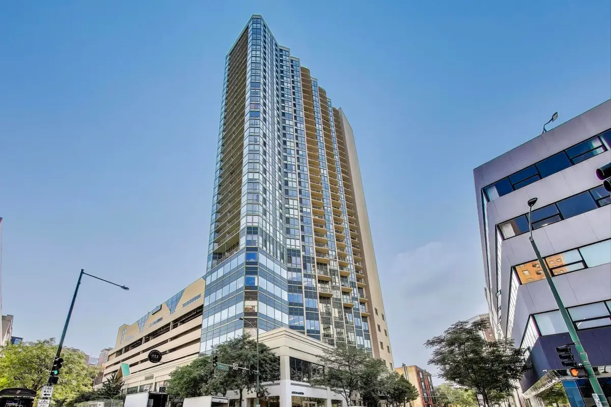 111 W Maple Street #2601, Chicago, IL 60610 - Image #1