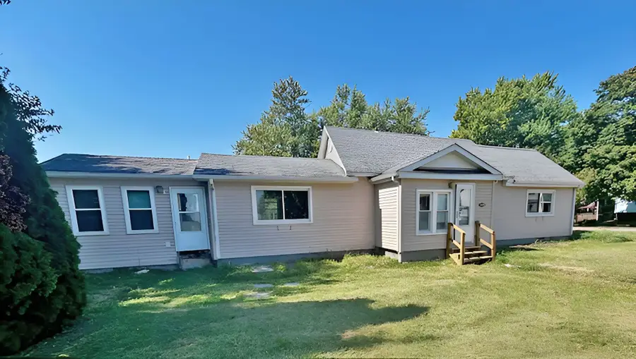 302 N East Street, Ellsworth, IL 61737 - Image #2