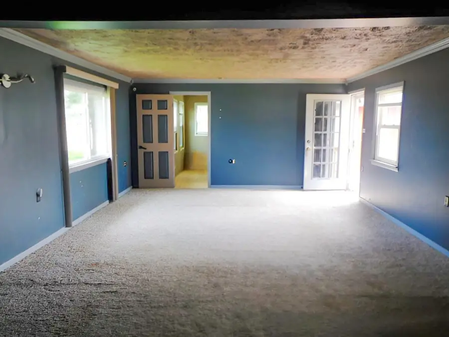 302 N East Street, Ellsworth, IL 61737 - Image #3