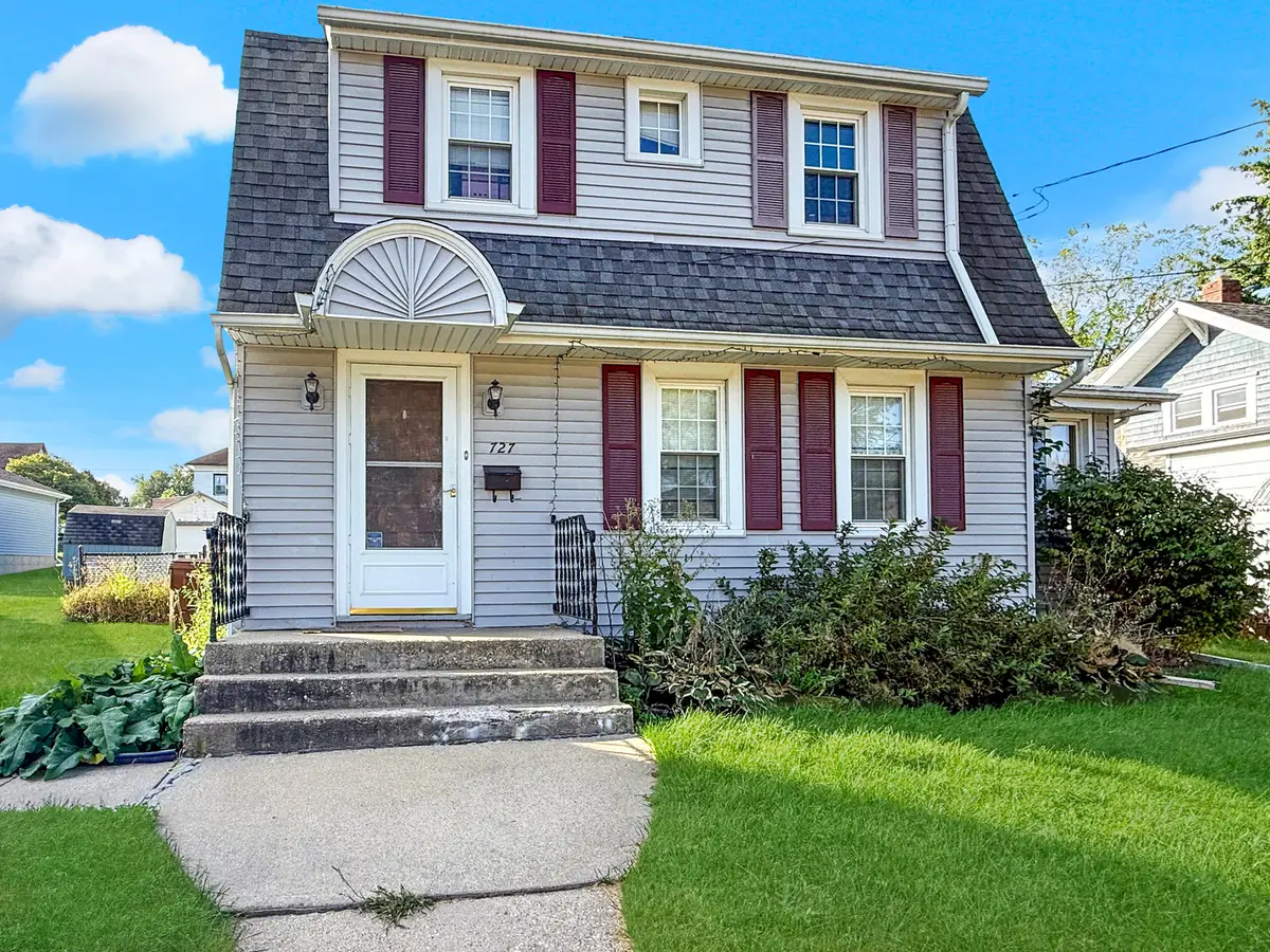 727 E Garden Street, Freeport, IL 61032 - #1