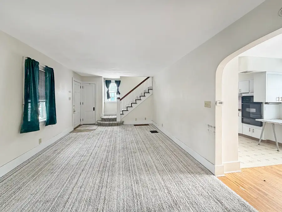 727 E Garden Street, Freeport, IL 61032 - #2