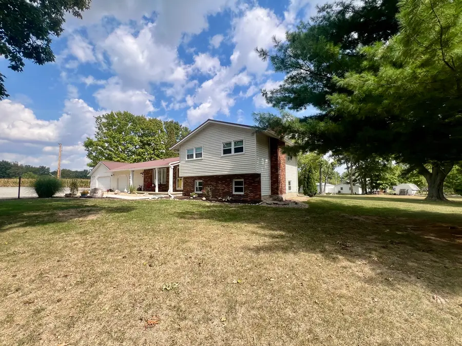 512 Norton Drive, Oakland, IL 61943 - Image #3