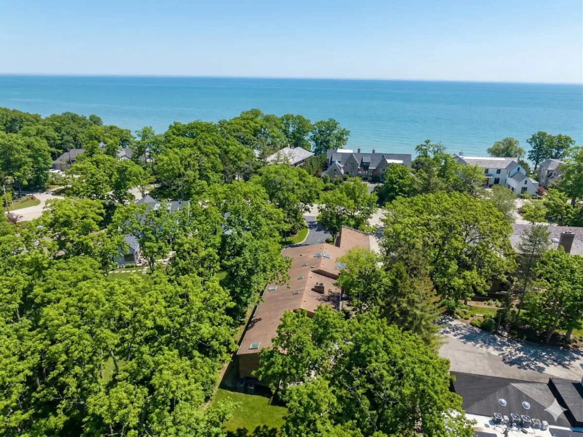 990 Sheridan Road, Highland Park, IL 60035 - #1