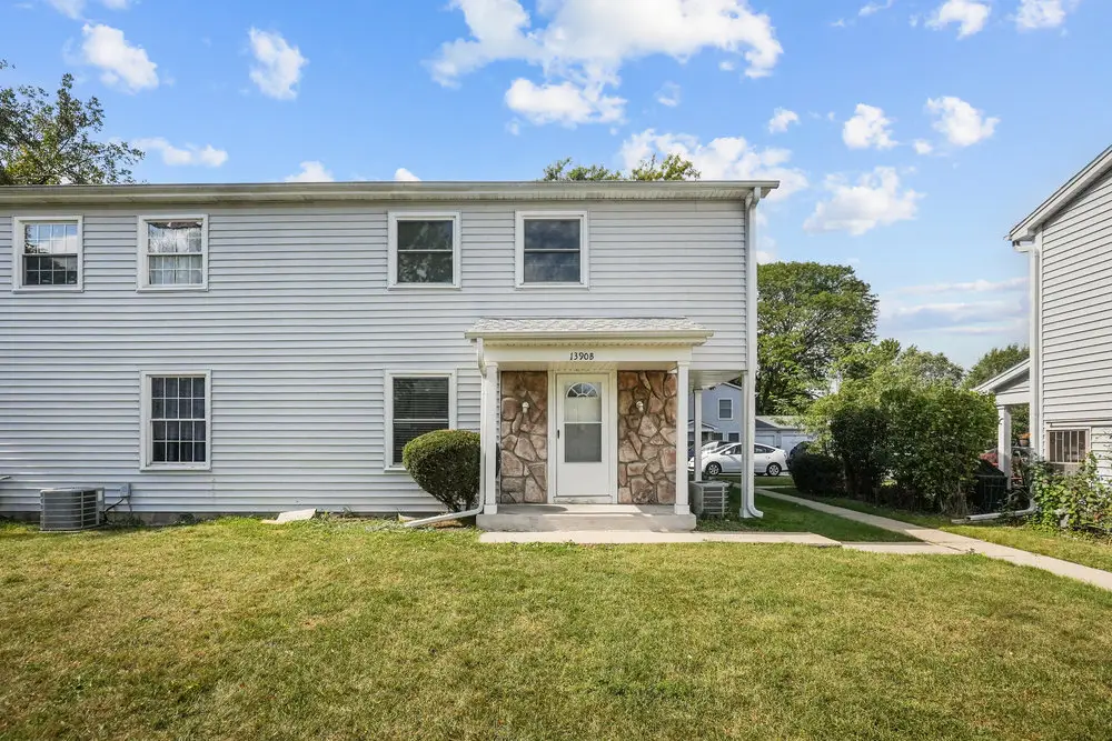 1390 N Glen Circle #B, Aurora, IL 60506 - Image #1