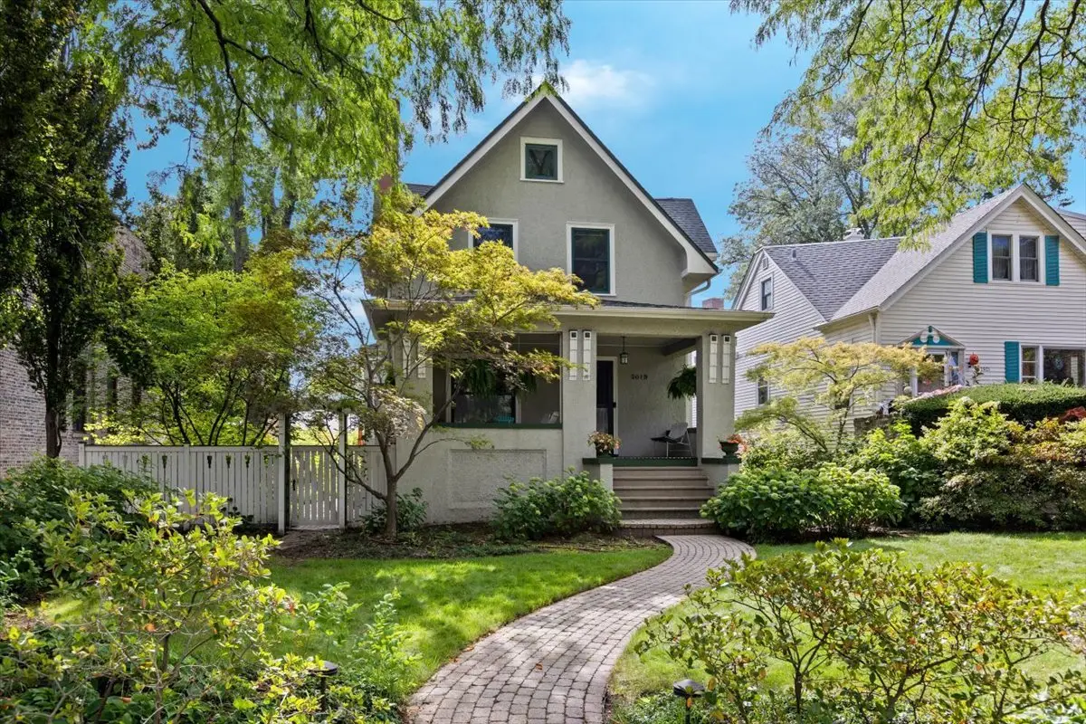 2019 W Greenleaf Avenue, Chicago, IL 60645 - #1