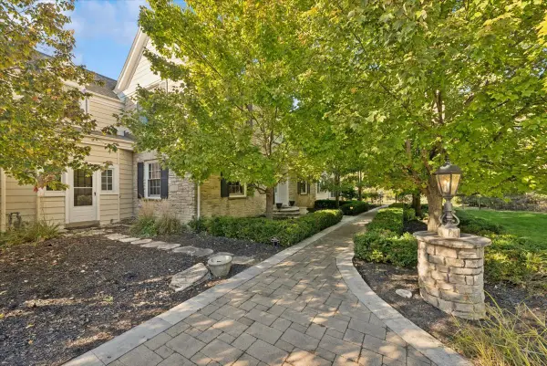 2122 Middlefork Road, Northfield, IL 60093