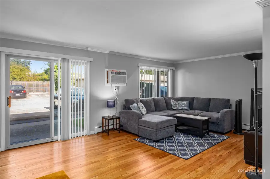 501 Carlysle Drive #9, Clarendon Hills, IL 60514 - Image #2