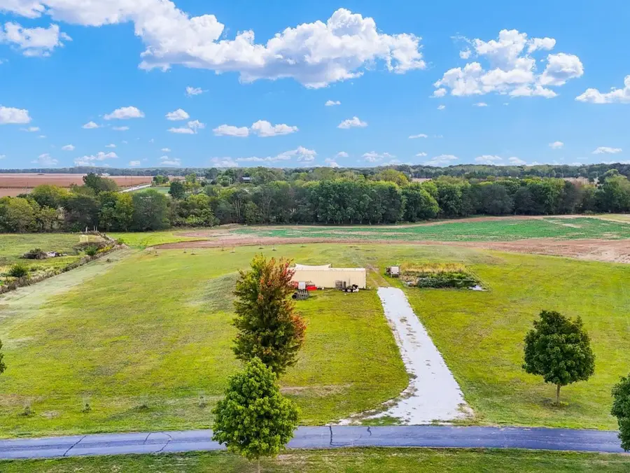 1075 Il Rt 10, Monticello, IL 61856 - Image #3