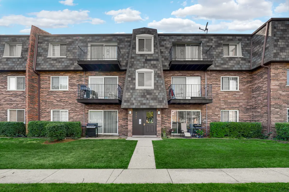9381 Bay Colony Drive #1N, Des Plaines, IL 60016 - Image #1