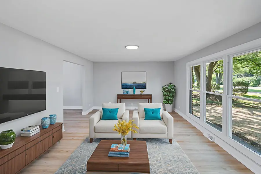 28W555 Leverenz Road, Naperville, IL 60564 - Image #2