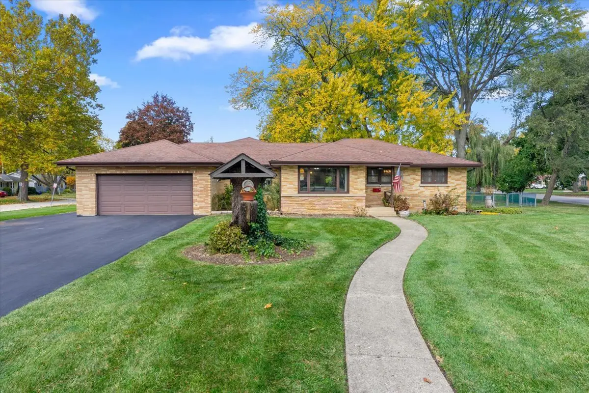 328 Brice Avenue, Mundelein, IL 60060 - Image #1