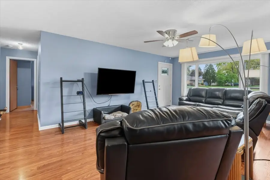 328 Brice Avenue, Mundelein, IL 60060 - Image #3