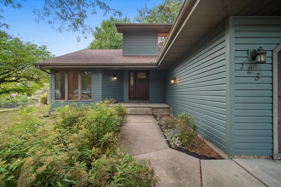 123 S Devonshire Drive, Bloomington, IL 61704 - Image #3