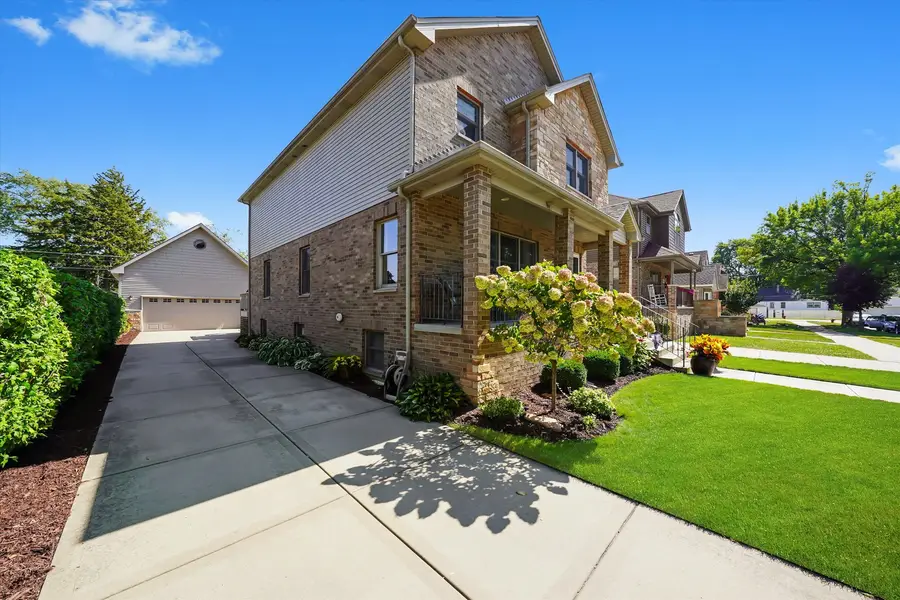 11237 S Albany Avenue, Chicago, IL 60655 - Image #2