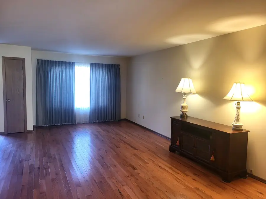 Address Withheld By Seller, Sycamore, IL 60178 - Image #3