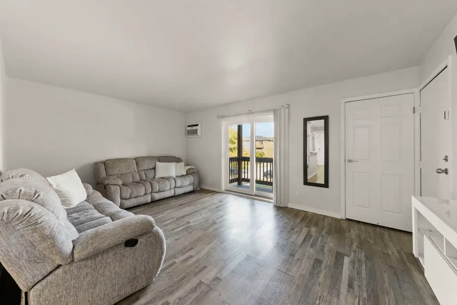 1002 Spruce Street #2B, Glendale Heights, IL 60139 - Image #3