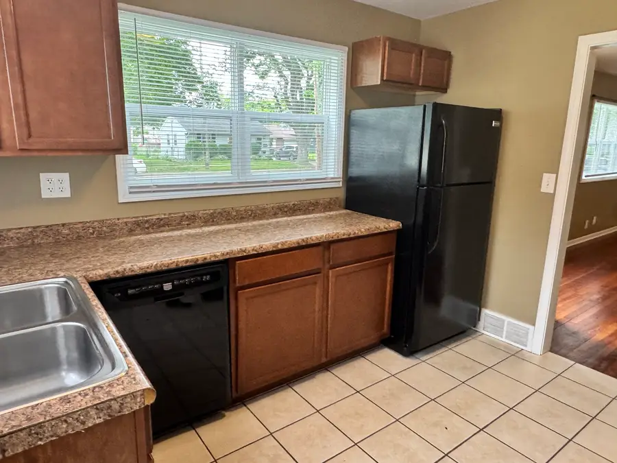 16 S Clifton Avenue, Elgin, IL 60123 - #3