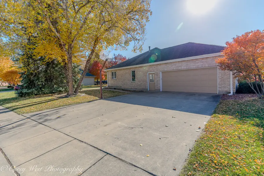 1208 Foxpointe Drive, Sycamore, IL 60178 - Image #3