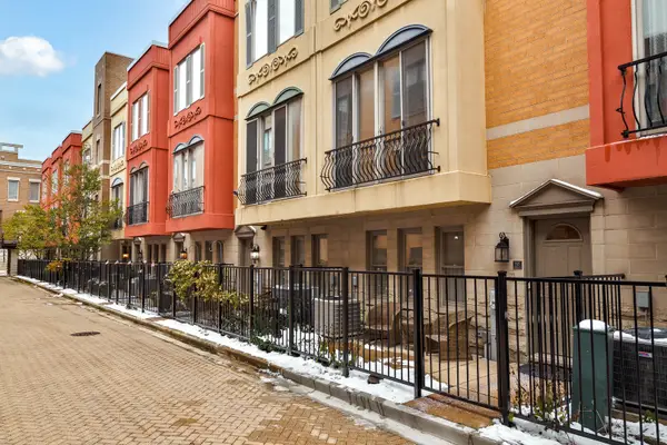 849 W Ohio Street #8, Chicago, IL 60642