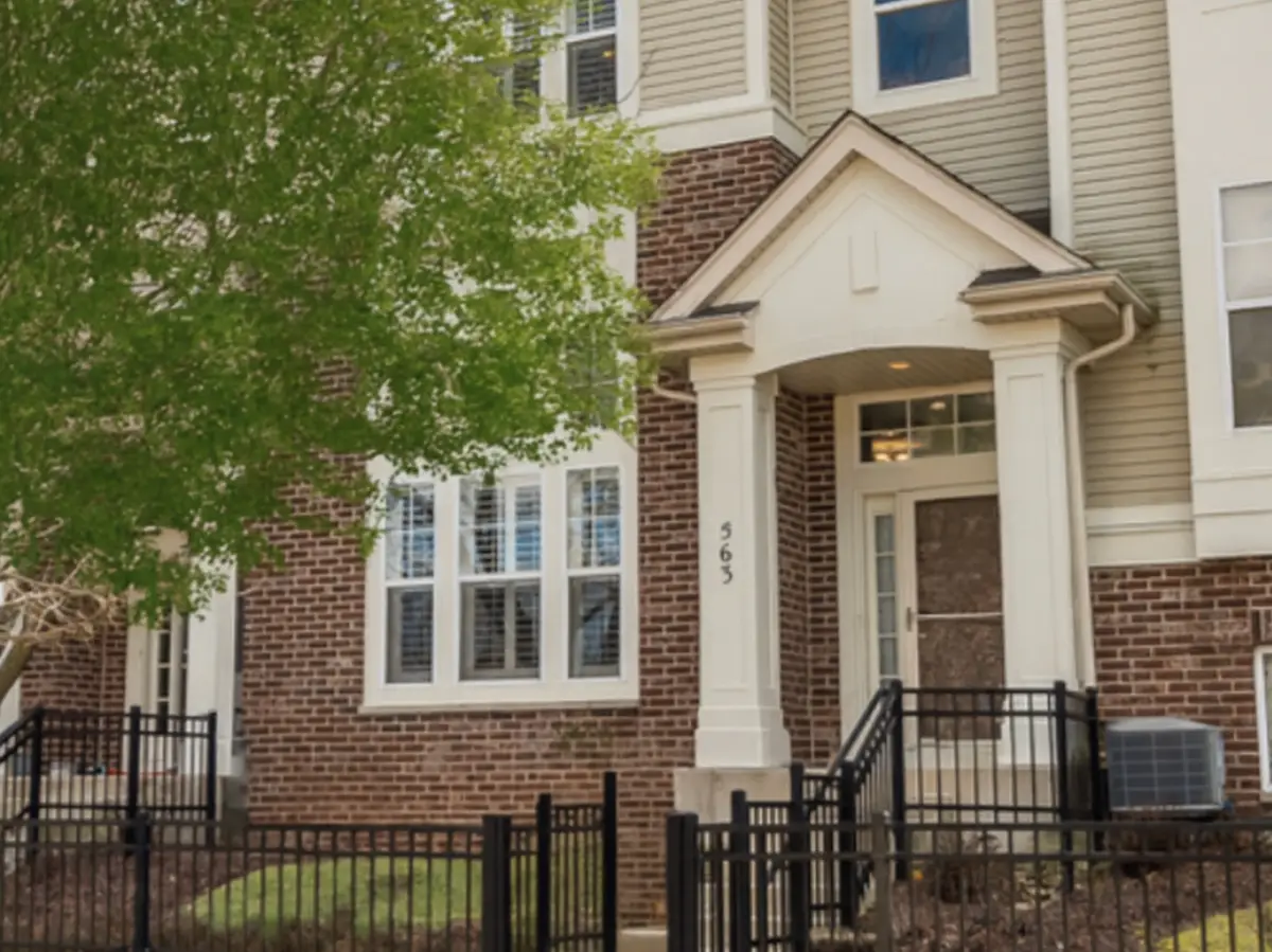 563 Grosvenor Lane, Aurora, IL 60504 - Image #1
