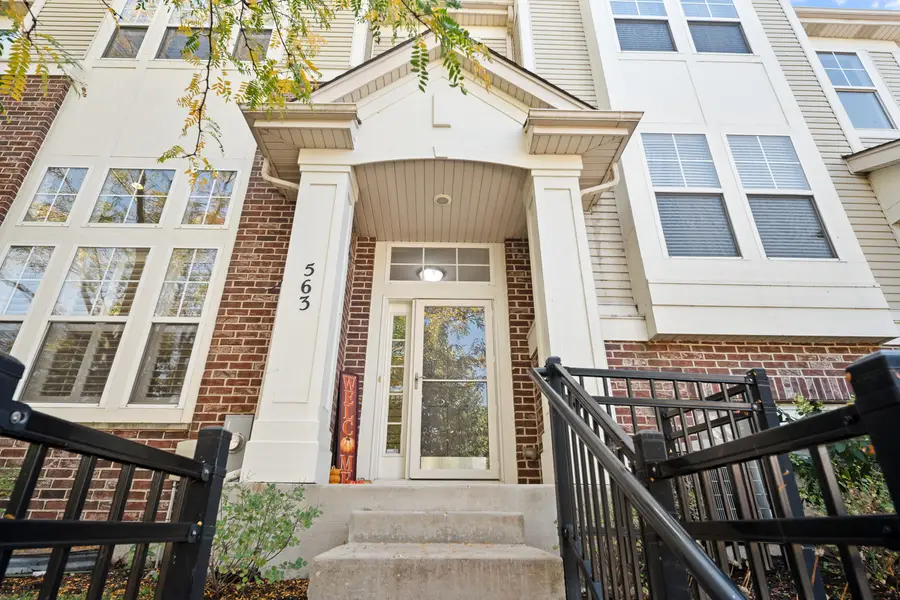 563 Grosvenor Lane, Aurora, IL 60504 - Image #2