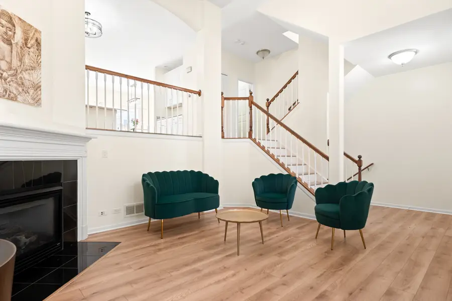 563 Grosvenor Lane, Aurora, IL 60504 - Image #3