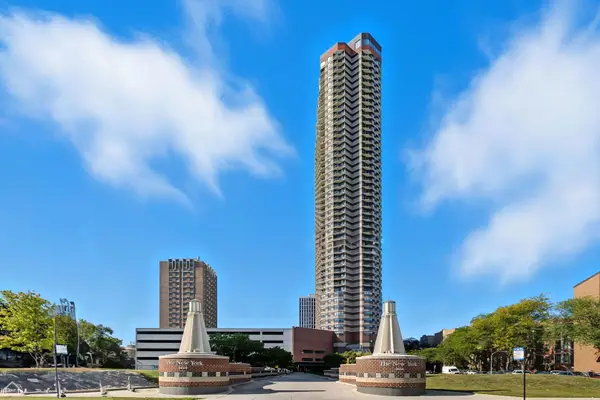 3660 N Lake Shore Drive #4208, Chicago, IL 60613